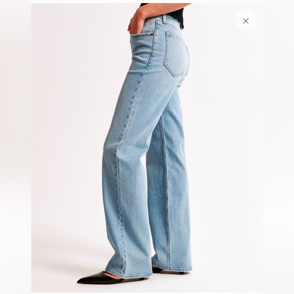 Abercrombie High Rise 90s Relaxed Jeans in Medium Wash in 28L - Picture 4 of 13